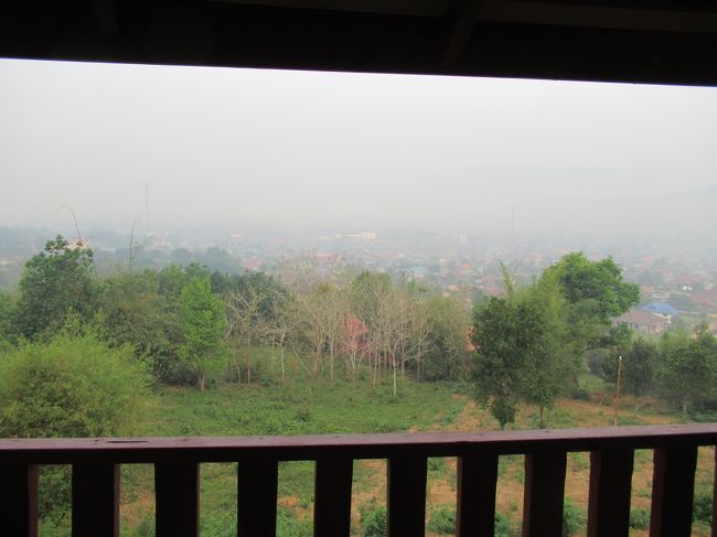 ホンサーの町並み<br />霞んでよく見えない。