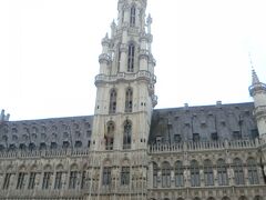 市庁舎の上部。