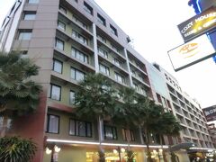 Nouvo City Hotel.
以前空き地だった所に新しいホテルが開業しました。
この裏にあった、ニューワールドシティホテルは比較的安く設備が良かったので、よく泊まりましたが、Nouvo City Hotelと合併してしまい、高額なホテルに‥
私の身分では泊まれないホテルになってしまいました。