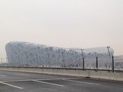 遠くに鳥の巣が見えます。
北京オリンピックの開会式思い出します。
今でもカッコイイね。