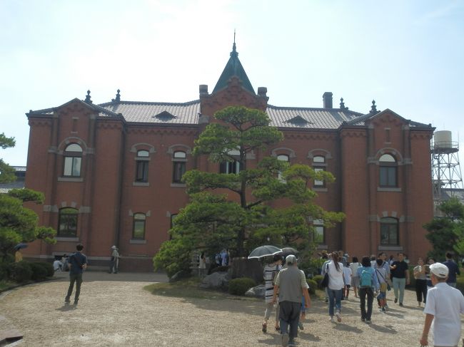 列に並び始めて1時間半，ようやく入場．<br />じっくり見る間もなく表門は通り過ぎたため後出とする．<br />まずは中央看守所及び事務所．<br />1908(M41)年建造，煉瓦造2階地下1階建，桟瓦葺一部銅板葺，国重要文化財．<br />ここより中へ入る．