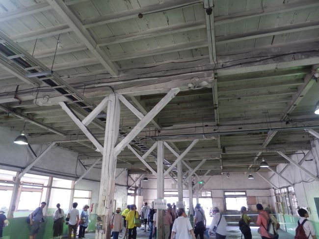 夜間寝坊附属工房の1階内部の様子．