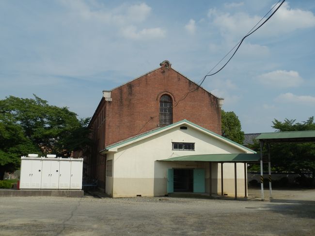 旧奈良監獄第二分房監(第二寮)外観．<br />敷地内は建物が密集しており，これだけ距離をとって見れる場所は少ない．