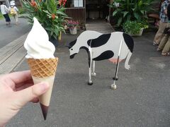 般若寺楼門前にはソフトクリームやさん．
とても濃厚なミルクソフトだった．
炎天下で長時間並んだこともあり，とにかくおいしかった．