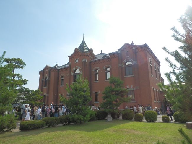 入口付近まで戻ってきた．<br />見学所要約45分．<br />再度中央看守所及び事務所．<br />まだまだ入場する人の列が絶えない．