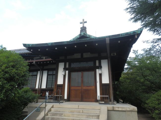 バスで市街地まで戻り，日本聖公会奈良基督教会に．<br />1887(M10)年創建の協会．<br />写真は会堂．<br />1930(S5)年建造，木造三廊式教会堂，桟瓦葺一部銅板葺，西面渡廊下附属，国重要文化財．<br />