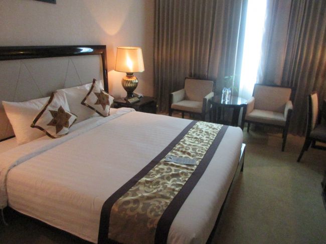 プノンペンの宿はリバーパレスホテル。