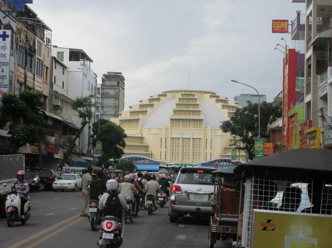 セントラルマーケットにまずは行きました。