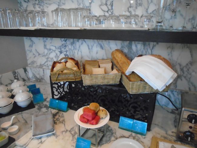 クラブインターコンチネンタルの特典は、まず朝食。