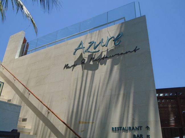 この2階にあるバーでもカクテルを楽しめます。内容はラウンジと同じ。ただ食べ物は出てきません。