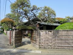 旧島崎藤村邸　14:28

藤村邸は大正末期から昭和初期にかけて建築され、周辺には同じような貸別荘が数件あり、一帯は「町屋園」と称されました。

開場時間：9時～16時
休場日：月曜日
入場無料
