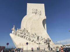 ベレンの塔の前に発見のモニュメントに寄りました。