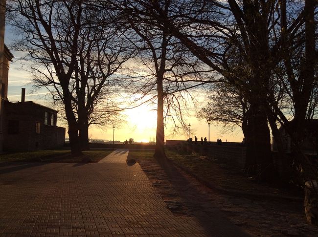 トームペアの展望台<br />８時になってもまだ明るい。とてもきれいな夕焼けだった。