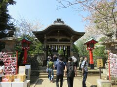 奥津宮。江島神社は、三人の海の女神さまを祀っているそう。

奥津宮は、多紀理比賣命。安らかに海を守る神様です。