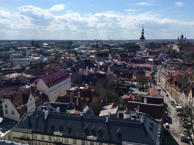 教会の塔高さは124ｍ　階段は石造りで急な丸階段すれ違うのも狭くて大変だ。<br />