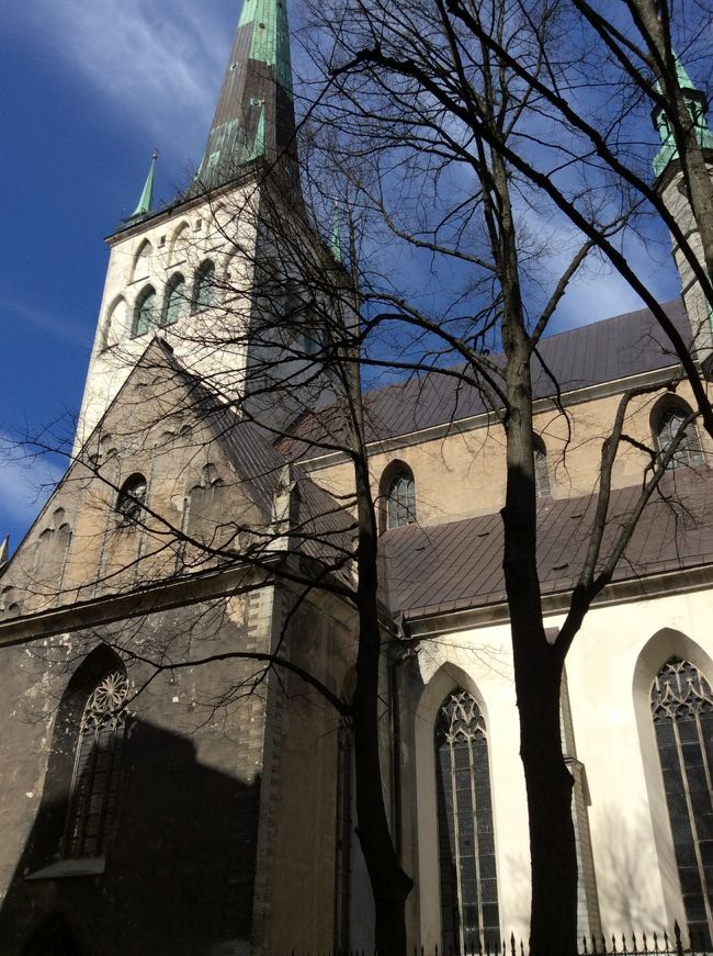 聖オレフ教会<br />有料の教会の塔に登ってタリンの旧市街から新市街を見る。<br />