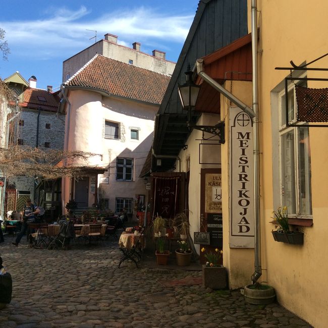 カタリーナ・ギルド（Katarina Gild）職人たちの中庭へ　工芸品や若手デザイナーの作品を販売するお店がある。お土産にフェルトでできたブローチを2ヶ買った。