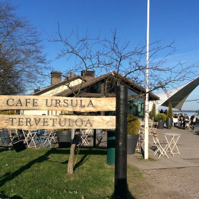 海岸に近いテラス席で白ワインとオープンサンドを食べた。素晴らし景色の中で映画のシーンを見ているようで感激。