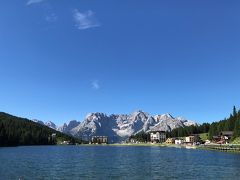 ドロミテを代表する
ソラピスとミスリーナ湖です。

空も湖も真っ青。
写真でみたのとおなじかな…。