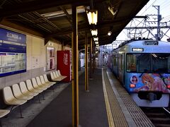 京阪大津線、朝の近江神宮前駅にやって来ました