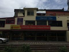 みんなでランチでもと、インド街のブリックフィールドにある「レジェンズ」へ