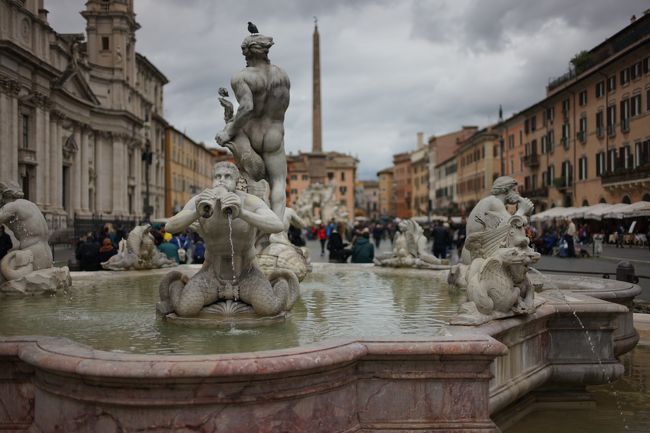 ナヴォーナ広場を散歩。