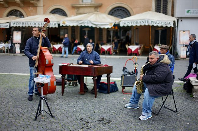 ストリートミュージシャンなんかもいて人がいっぱいいました。