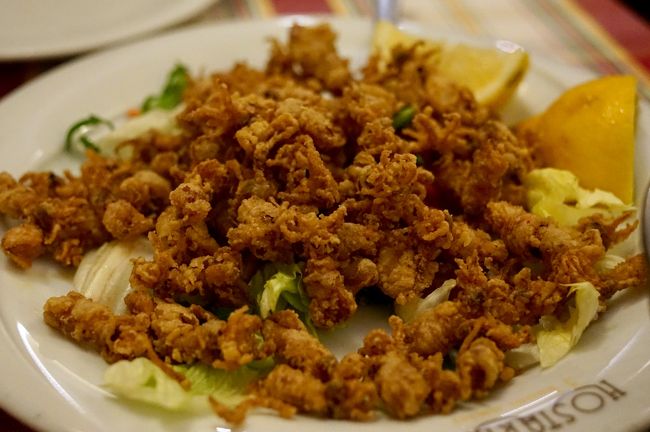 テルミニ駅について、即ホテルへチェックイン。腹ペコなので、ホテル近くの『I Buoni Amici』で夕飯。まずはタコの唐揚げ。