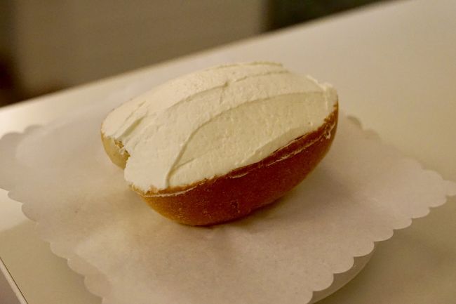 このお店、実は隣がカフェで、このお店のものを出しているのでもしやと思いのぞいて見たらありました。これこれ！ しかし、最初に食べたやつの方が美味しかった。<br /><br />食べてばかりのイタリア旅行もこれで終了！ 次はどこ行こうかな～