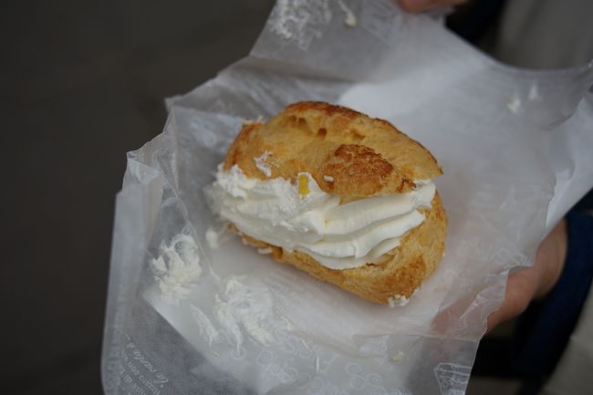 …が、よく雑誌で見る様なマリトッツォが無かったので、シュー生地のマリトッツォを頼む。これがまた美味しい！ 