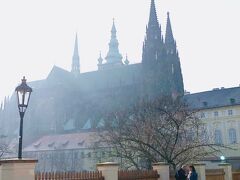 ツアー２日目

世界遺産　プラハ歴史地区観光（約３時間歩く(^-^;）

プラハ城到着！
が、逆光･･･((+_+))