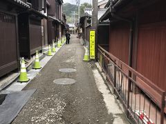 が、その前に寄り道。
小浜の駅の西側には「西組」呼ばれる古い街並みが残っている一画があります。