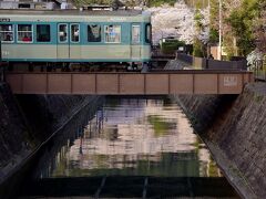 先ず最初にやって来たのは、三井寺駅を下車してすぐの場所にある、琵琶湖疏水と満開な桜が見渡せるこんな場所