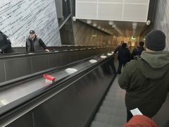 お昼にチェックアウトして、ヘルシンキの町へ。女性陣、買い物が出来ると興奮気味。