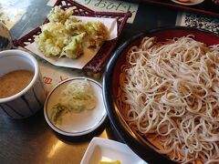 11：40　やぐら亭

お腹が空いたので駐車場近くのお蕎麦屋さんへ。

くるみそば　980円
山菜天ぷら　500円

駐車場　有り