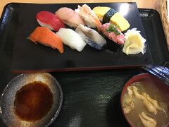 選んだのがお寿司。１０００円ちょうど。クーポンだけで食べてきちゃいました。
