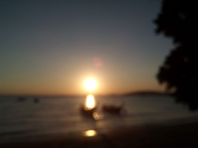 さっそく夕日です。今日は全く雲がない、珍しいんじゃないかな。