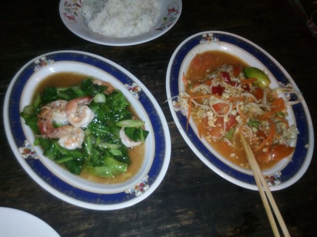 今日は、パパイヤサラダと、エビのガーリック炒め野菜と一緒に。とても美味しかったです。