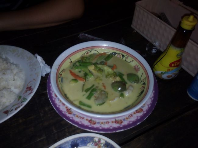 そして欠かせないグリーンカレー。ご飯が止まりません。ビールを飲んだ後でも思わず食べてしまいます。