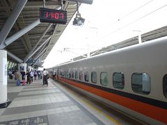 高鐵台南駅には11:07分到着。
改札を出て１Fに降り、自動券売機の横にあるATMで3500TWD（=12,942円　１TWD＝3.7円）キャッシング。
現金が手に入ってなんとなく気持ちも楽になりました。
悠遊カードを家に忘れたことに気付いたときはアチャーと思いましたが…