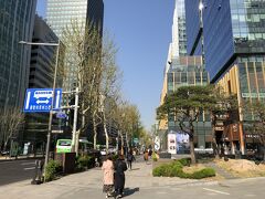 ソウル駅からはMRTの1号線に乗り換えて2駅。
鐘閣駅にやって来ました。
ちょっと遅くなりましたが、朝ごはんを食べに行こうと思います。