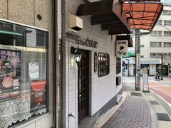 坂の途中の何とも雰囲気のある「くろんぼ」
左の入り口はコーヒースタンド
右の入り口は喫茶店

次回は寄りたい。