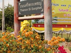 お次はワット・プラ・シー・サンペット（wat Phra Sri Sanphet)

入場料50バーツ　（共通チケット利用）
7：00～18：00　無休