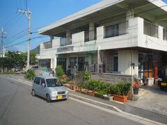 日本最西端の商店「大朝商店」

喉かな島なのでお店も本当に見かけません。
コンビニも無いですね。

自動販売機も見かけません。
運転手さんが、飲み物は此処で買って行くようにと停車してくれました。