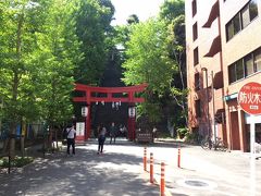 「烏森神社」からゆっくり歩いて２０分弱。
やって来たのが「愛宕神社」です。 