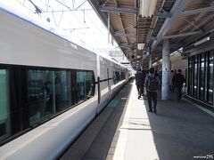 ＪＲ中央線　茅野駅　9:08着

今回のツアー参加者は60名、他社のツアー客も含め多くの人が下車。
途中、大月駅では、多くの外国人が下車しましたが、皆さん富士急で富士山方面へ行かれたのでしょうか。