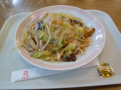 早めの夕食をフードコートで皿うどんを食べました。
味、値段を考えると一押しです。
リンガーハット 成田国際空港第３旅客ターミナルビル店