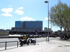 アンドラ行きのバスが出る、サンツ駅。写真右端の木々の奥がバスターミナル。
