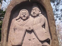 仲睦まじく、といえば、やはり比布神社の道祖神を拝んでいきましょうね。

まあ、北海道の神社ですので、それ程歴史はないですが、道内初の道祖神として、比布のちょっとした名所になっています。