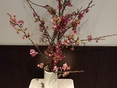 ラウンジに桜が飾っていました。
沖縄は、もう桜が咲き始めてるんですね。